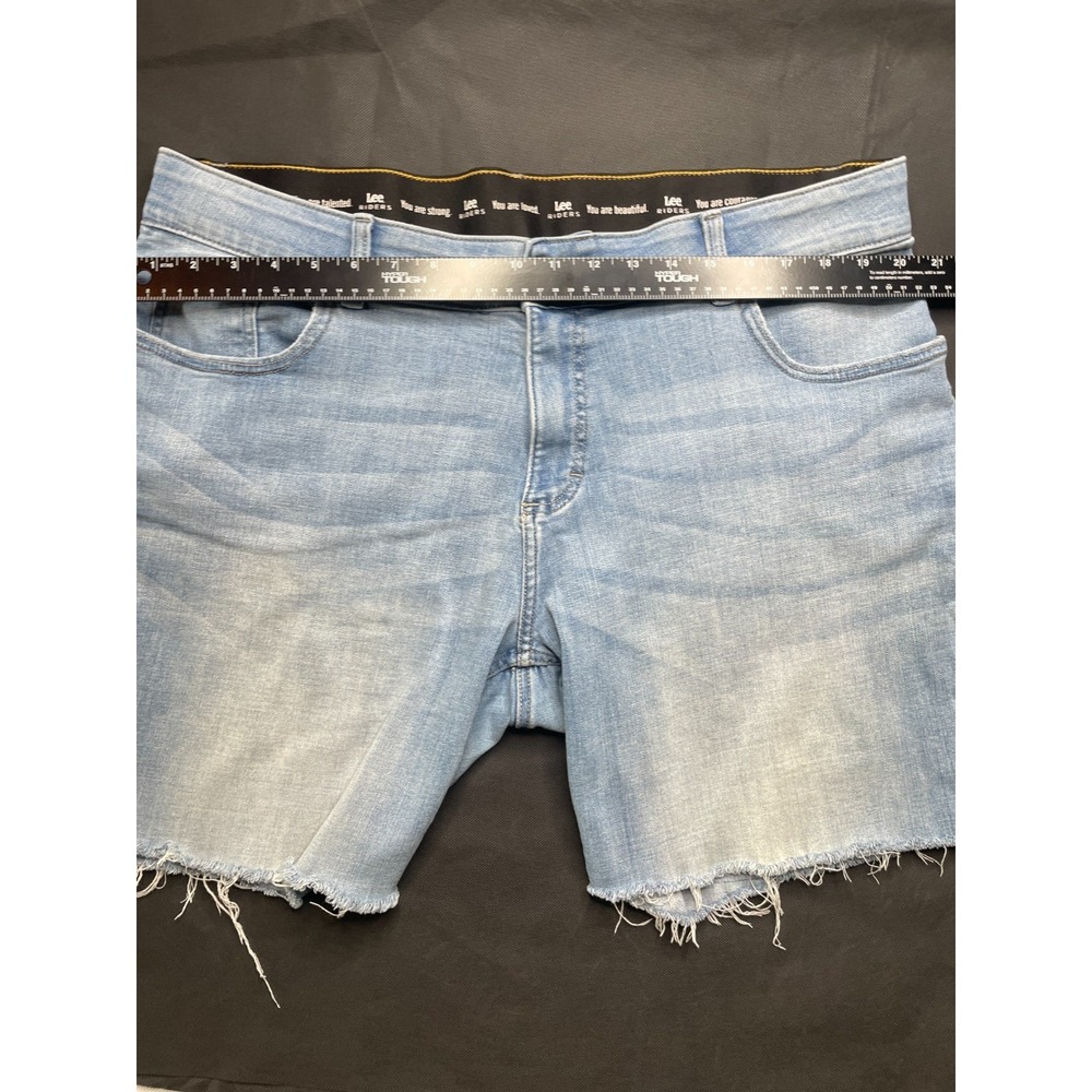Lee Riders Bermuda Shorts Womens 20W Plus Size Light Wash Stretch Denim Casual - Picture 8 of 12